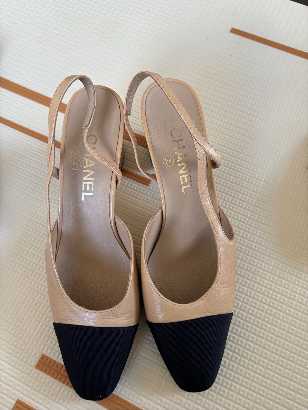CHANEL Two-Tone Beige and Black Slingback Mules size 38